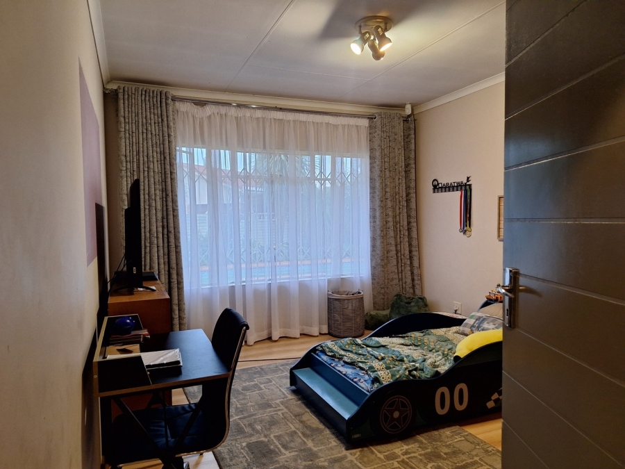 3 Bedroom Property for Sale in Kannoniers Park North West